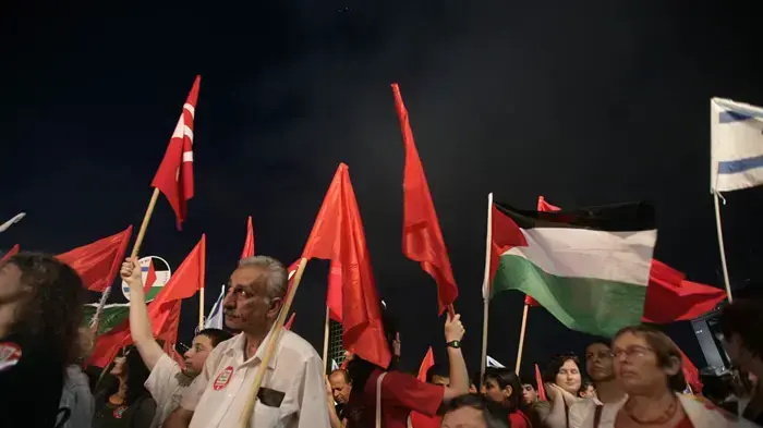 הפגנת פעילי שמאל בתל אביב לציון 43 שנה לכיבוש, יוני 2010