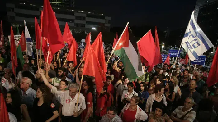הפגנת פעילי שמאל בתל אביב לציון 43 שנה לכיבוש, יוני 2010