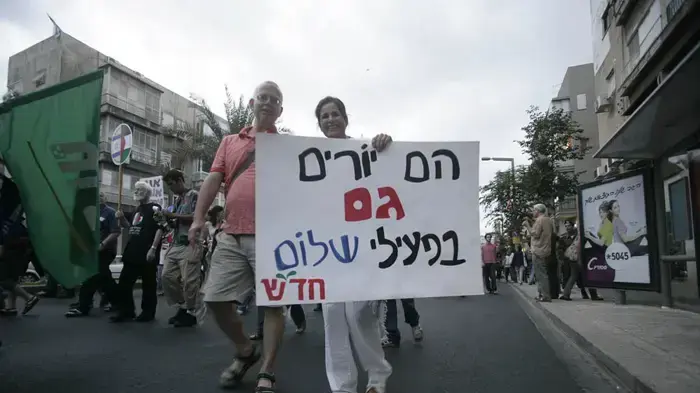 הפגנת פעילי שמאל בתל אביב לציון 43 שנה לכיבוש, יוני 2010