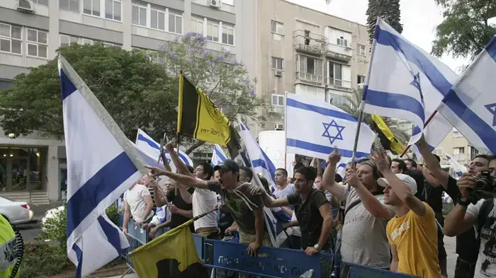 הפגנת פעילי שמאל בתל אביב לציון 43 שנה לכיבוש, יוני 2010