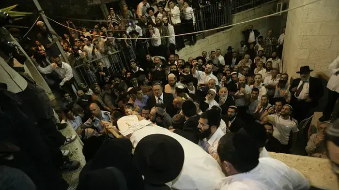 הלווית הרב מרדכי אליהו יוני 2010 ירושלים