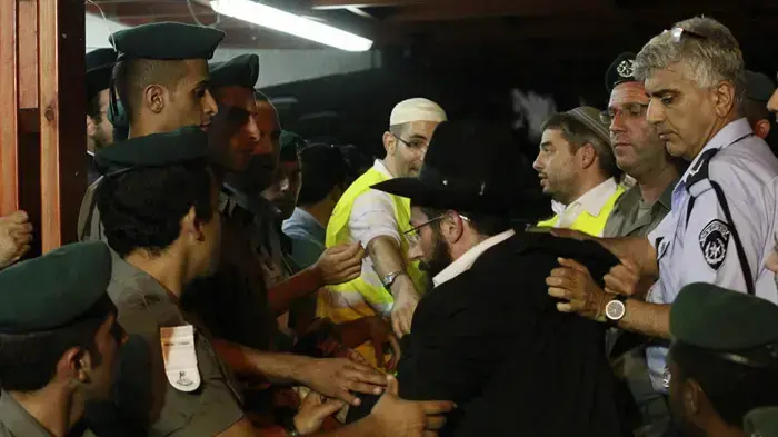 הלווית הרב מרדכי אליהו יוני 2010 ירושלים