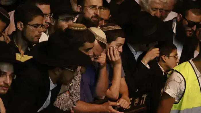 הלווית הרב מרדכי אליהו יוני 2010 ירושלים