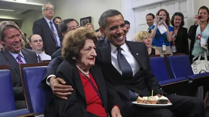 ברק אובמה והלן תומאס בבית הלבן