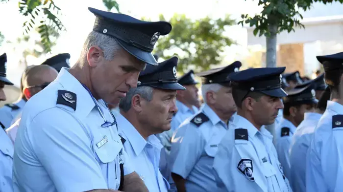 מפכ"ל משטרת ישראל הנוכחי רב ניצב דודי כהן הגיע לבית העלמין בבאר שבע כדי לחלוק כבוד אחרון לרס"מ יהושע (שוקי) סופר, השוטר שנרצח בפיגוע הירי ליד חברון- יוני 2010 