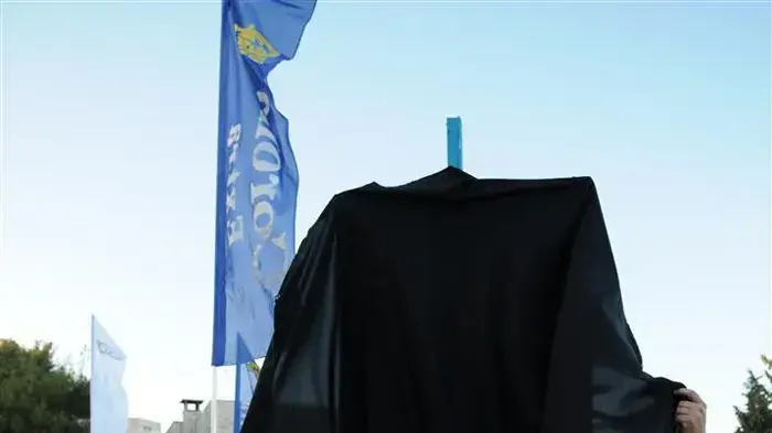 עיריית ירושלים הקימה חוף ים אמיתי בגן הפעמון בלב ירושלים, יוני 2010 