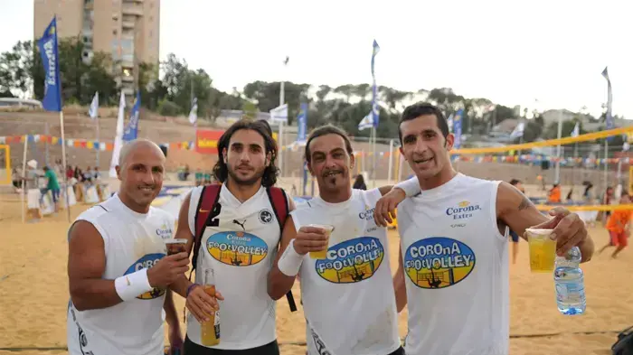 עיריית ירושלים הקימה חוף ים אמיתי בגן הפעמון בלב ירושלים, יוני 2010 