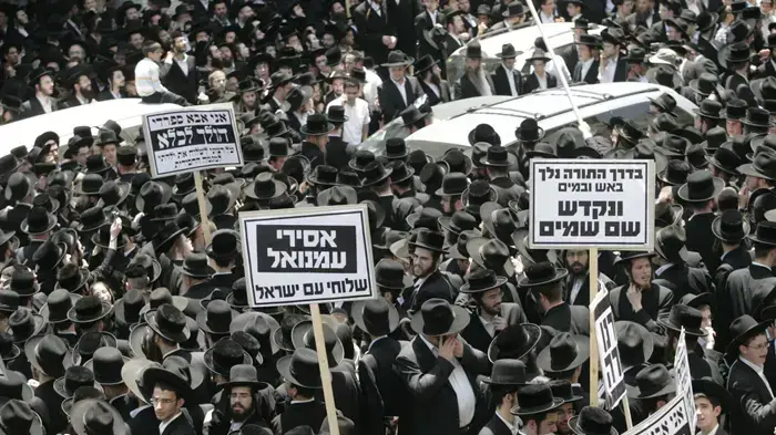 הפגנת חרדים בבני ברק יוני 2010 הפגנת חרדים בבני ברק יוני 2010