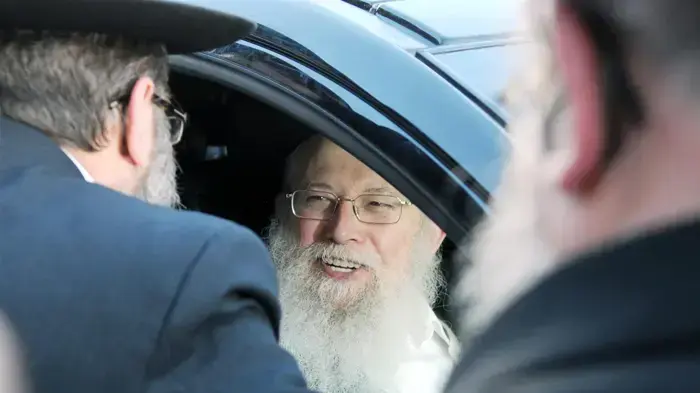 רבבות חרדים מפגינים בירושלים כנגד החלטה לאסור את הורי התלמידות מעמנואל- יוני 2010