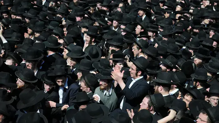 רבבות חרדים מפגינים בירושלים כנגד החלטה לאסור את הורי התלמידות מעמנואל- יוני 2010