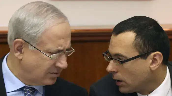 ראש הממשלה בנימין נתניהו ומזכיר הממשלה צבי האוזר ראש הממשלה בנימין נתניהו ומזכיר הממשלה צבי האוזר