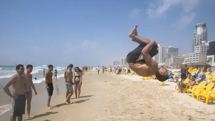 שרב בחוף הים בתל אביב יוני 2010