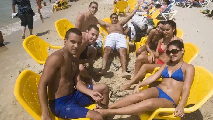 שרב בחוף הים בתל אביב יוני 2010