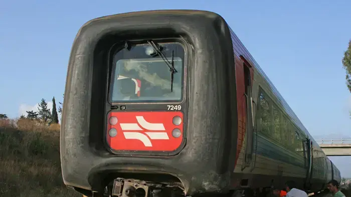 רכבת נוסעים התנגשה ברכב מסחרי שעמד על המסילה סמוך לתחנת בית יהושע . כתוצאה מההתנגשות ירדו שני קרונות מהמסילה יוני 2010