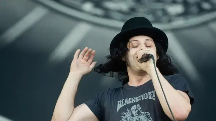 ג'ק ווייט בהופעה עם Dead Weather