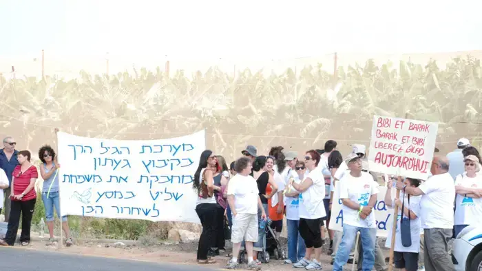 צעדת משפחת שליט ממצפה הילה לקיבוץ כברי יוני צעדת משפחת שליט ממצפה הילה לקיבוץ כברי יוני