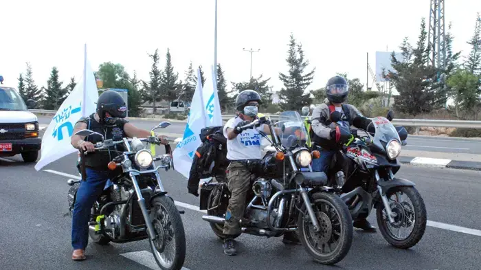 צעדת משפחת שליט ממצפה הילה לקיבוץ כברי יוני 2010 צעדת משפחת שליט ממצפה הילה לקיבוץ כברי יוני 2010