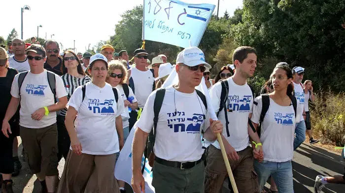 צעדת משפחת שליט ממצפה הילה לקיבוץ כברי יוני 2010 צעדת משפחת שליט ממצפה הילה לקיבוץ כברי יוני 2010