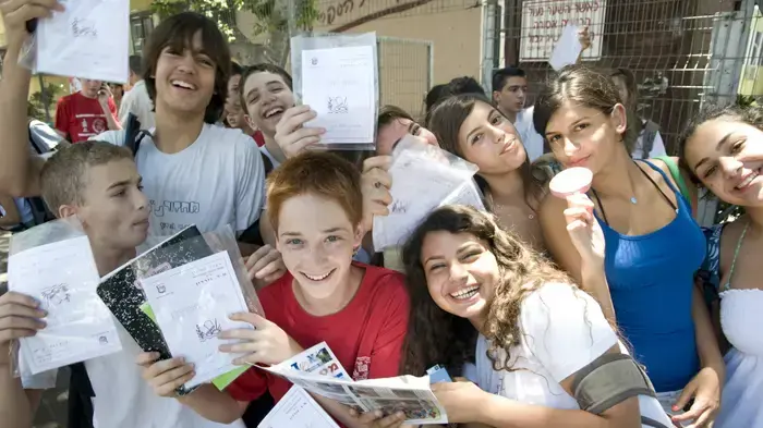 ילדי בית הספר היסודי "א.ד. גורדון" בגבעתיים יוצאים לחופש הגדול- יוני 2010  
