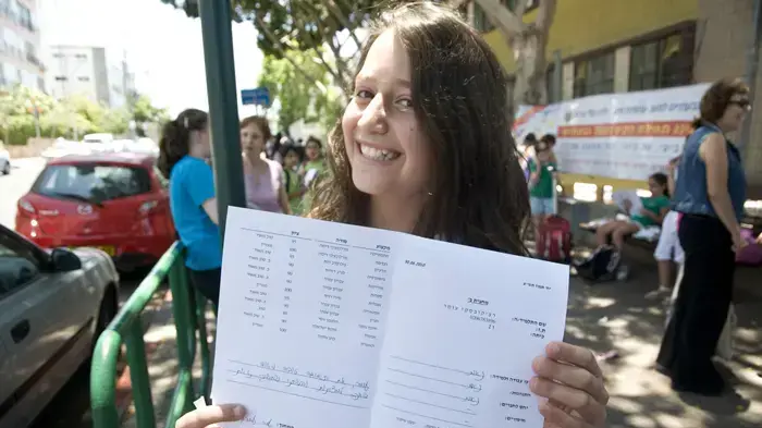 ילדי בית הספר היסודי "א.ד. גורדון" בגבעתיים יוצאים לחופש הגדול- יוני 2010  