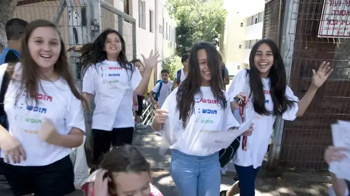 ילדי בית הספר היסודי "א.ד. גורדון" בגבעתיים יוצאים לחופש הגדול- יוני 2010  