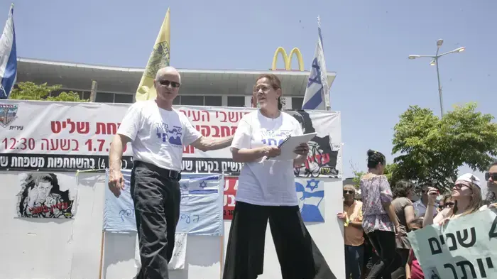 צעדת משפחת שליט בחדרה- יוני 2010 