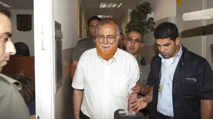 בכיר חמאס מוחמד אבו טיר מגיע לבית משפט השלום בירושלים, יולי 2010