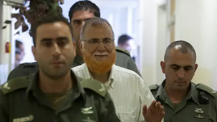 בכיר חמאס מוחמד אבו טיר מגיע לבית משפט השלום בירושלים, יולי 2010