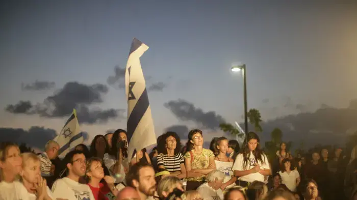משפחת שליט ערכה קבלת שבת מול בית ראש הממשלה בקיסריה