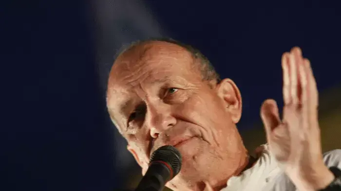משפחת שליט ערכה קבלת שבת מול בית ראש הממשלה בקיסריה