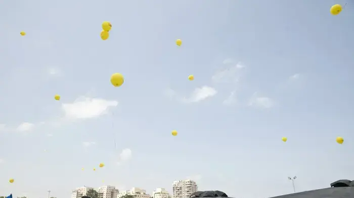 צעדת משפחת שליט בעצרת במכללה הבינתחומית בהרצליה- יוני 2010 
