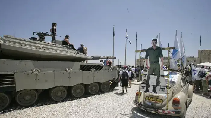 אירוע לגלעד שליט באנדרטת לטרון כחלק מצעדת משפחת שליט- יולי 2010 