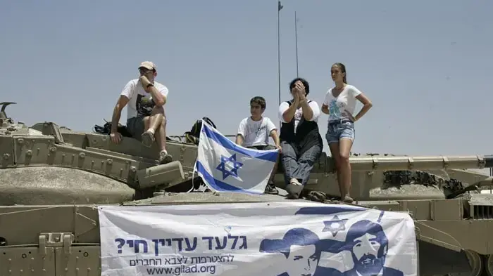 אירוע לגלעד שליט באנדרטת לטרון כחלק מצעדת משפחת שליט- יולי 2010 
