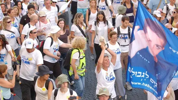 יומה ה-12 של צעדת משפחת שליט- צועדים ירושלים יולי 2010