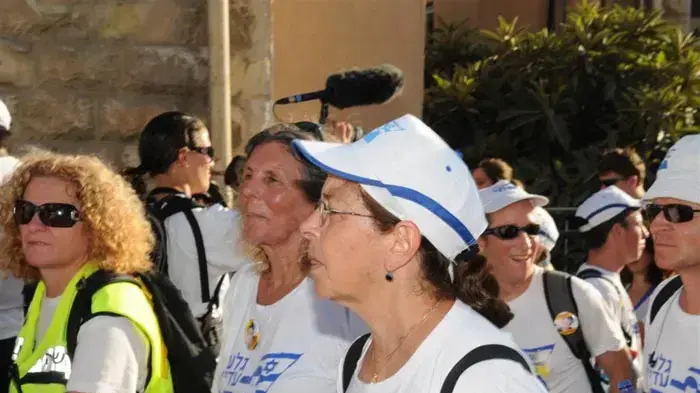 יומה ה-12 של צעדת משפחת שליט- צועדים ירושלים יולי 2010