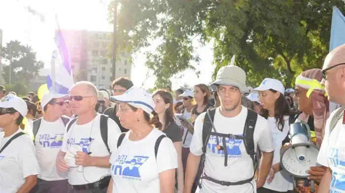 יומה ה-12 של צעדת משפחת שליט- צועדים ירושלים יולי 2010