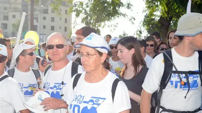 יומה ה-12 של צעדת משפחת שליט- צועדים ירושלים יולי 2010