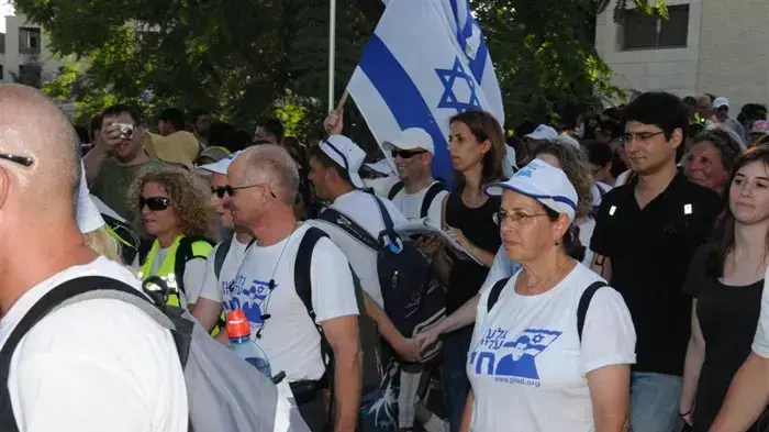 יומה ה-12 של צעדת משפחת שליט- צועדים ירושלים יולי 2010