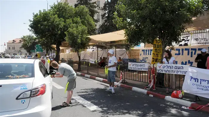 מאהל המחאה של משפחת שליט בירושלים
