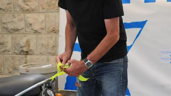 אביבה ונעם שליט במאהל בירושלים יולי 2010