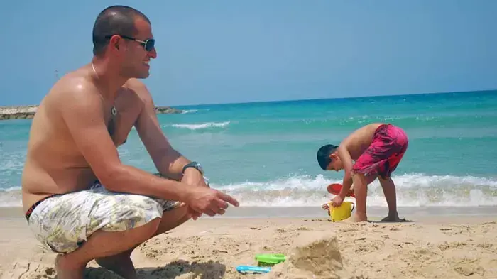 מתרחצים בחוף באשקלון יולי 2010