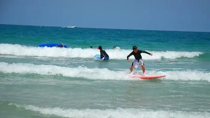 מתרחצים בחוף באשקלון יולי 2010