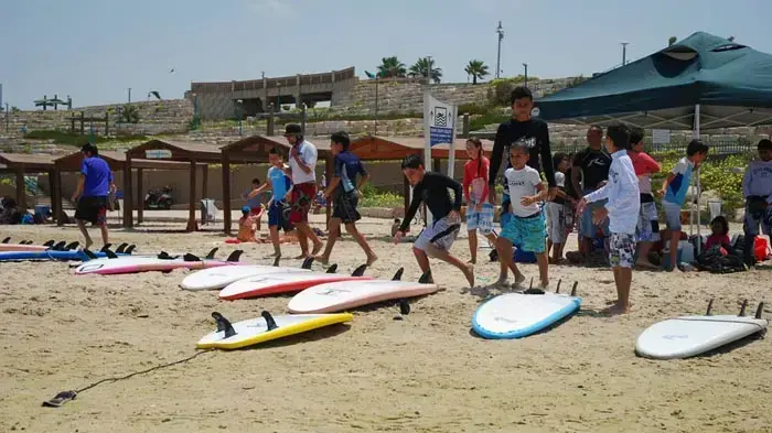מתרחצים בחוף באשקלון יולי 2010