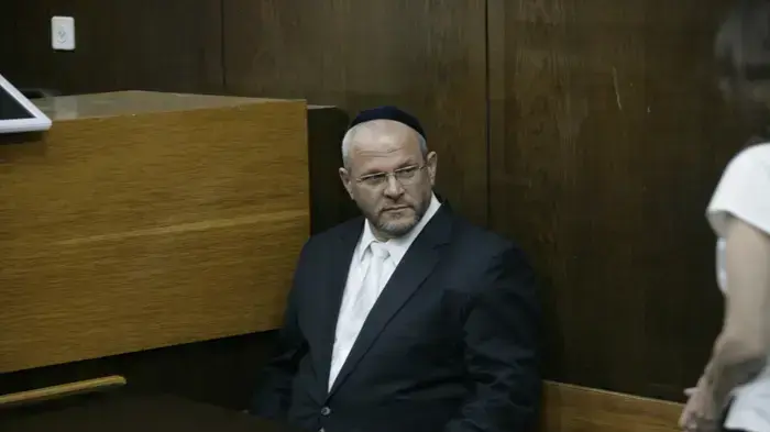 דודי אפל בבית משפט בזמן גזר דינו- יולי 2010 