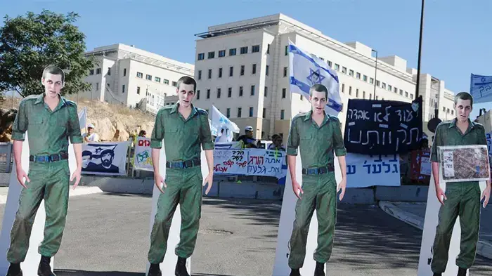 הפגנת משפחת שליט מול משרד ראש הממשלה- יולי 2010 