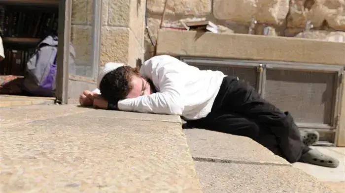 תפילות ט' באב בכותל המערבי