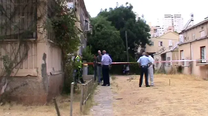 אב דקר למוות את שלושת ילדיו