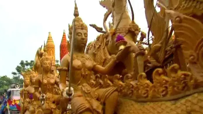 תאילנד: פסטיבל השעווה לכבוד תענית הבודהיסטים