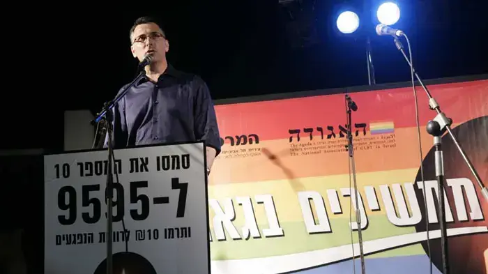 שר החינוך גדעון סער בעצרת שנה לרצח בבר נוער