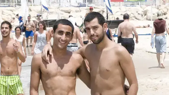 שרב כבד בחוף הים של תל אביב- אוגוסט 2010 